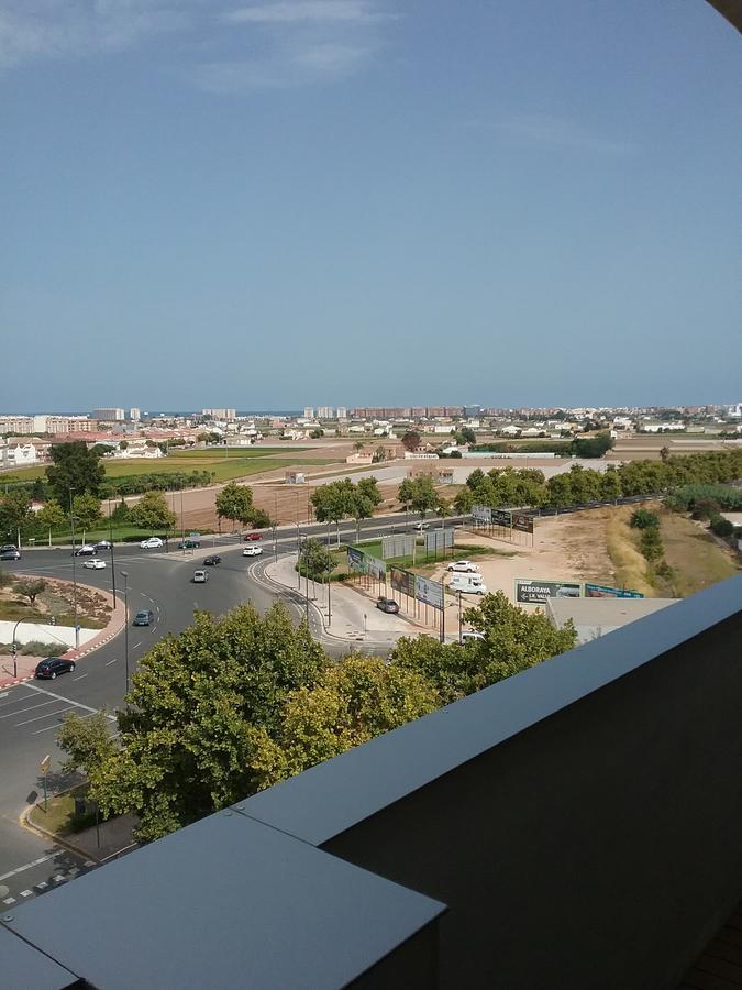 Lovely 2 Bedroom Terrace Wifi Parking Ac Heating Attic 瓦伦西亚 外观 照片